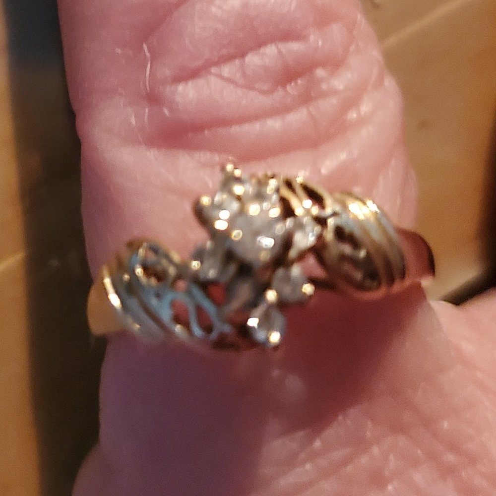 DIAMOND RING 14KT GOLD - Picture 3 of 11